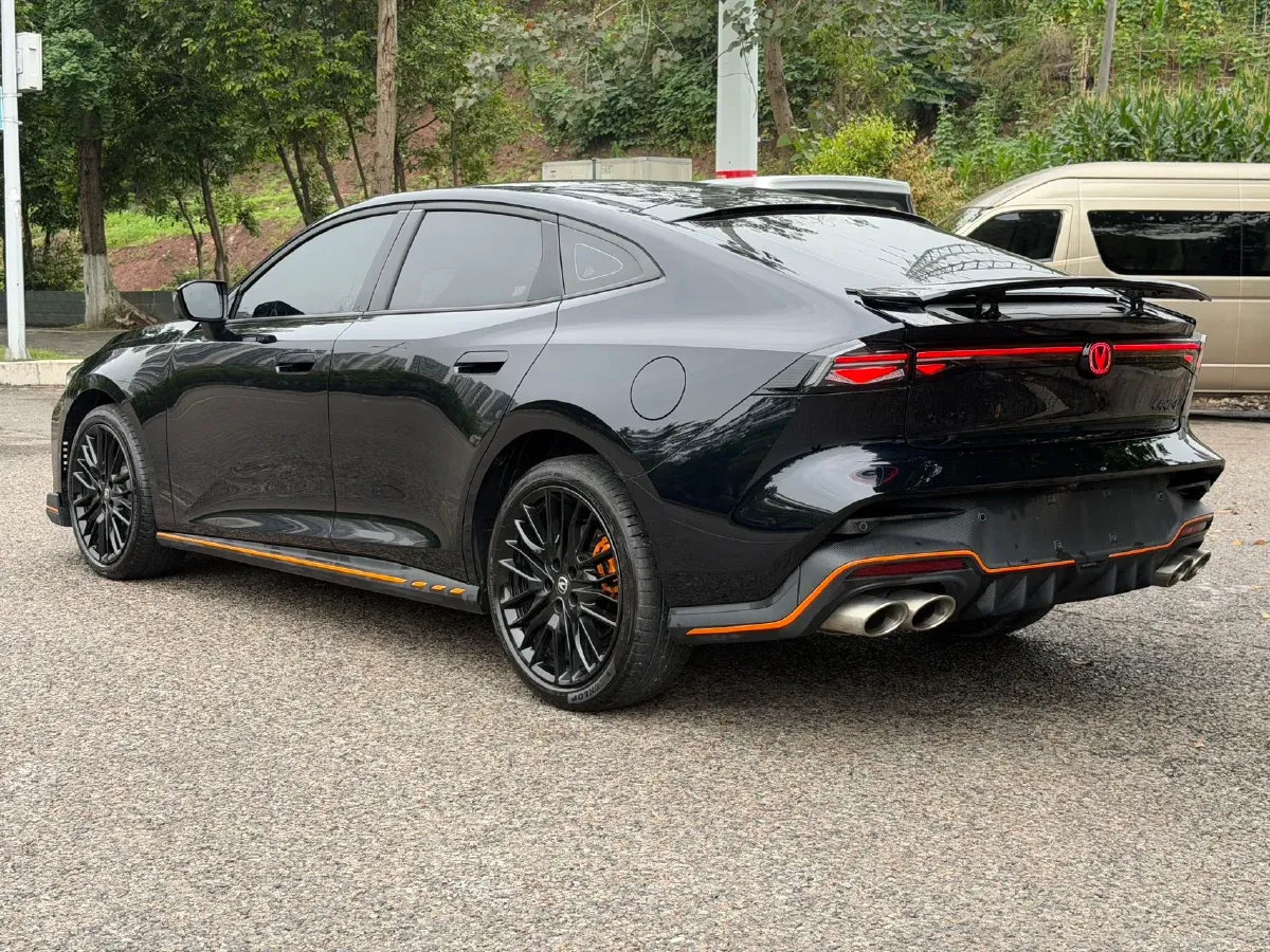 2025 ChangAn UNI-V 2.0T 245HP L4 8AT,autocango,china used car exporter,china ev exporter,chinese used car exporter,chinese used ev exporter