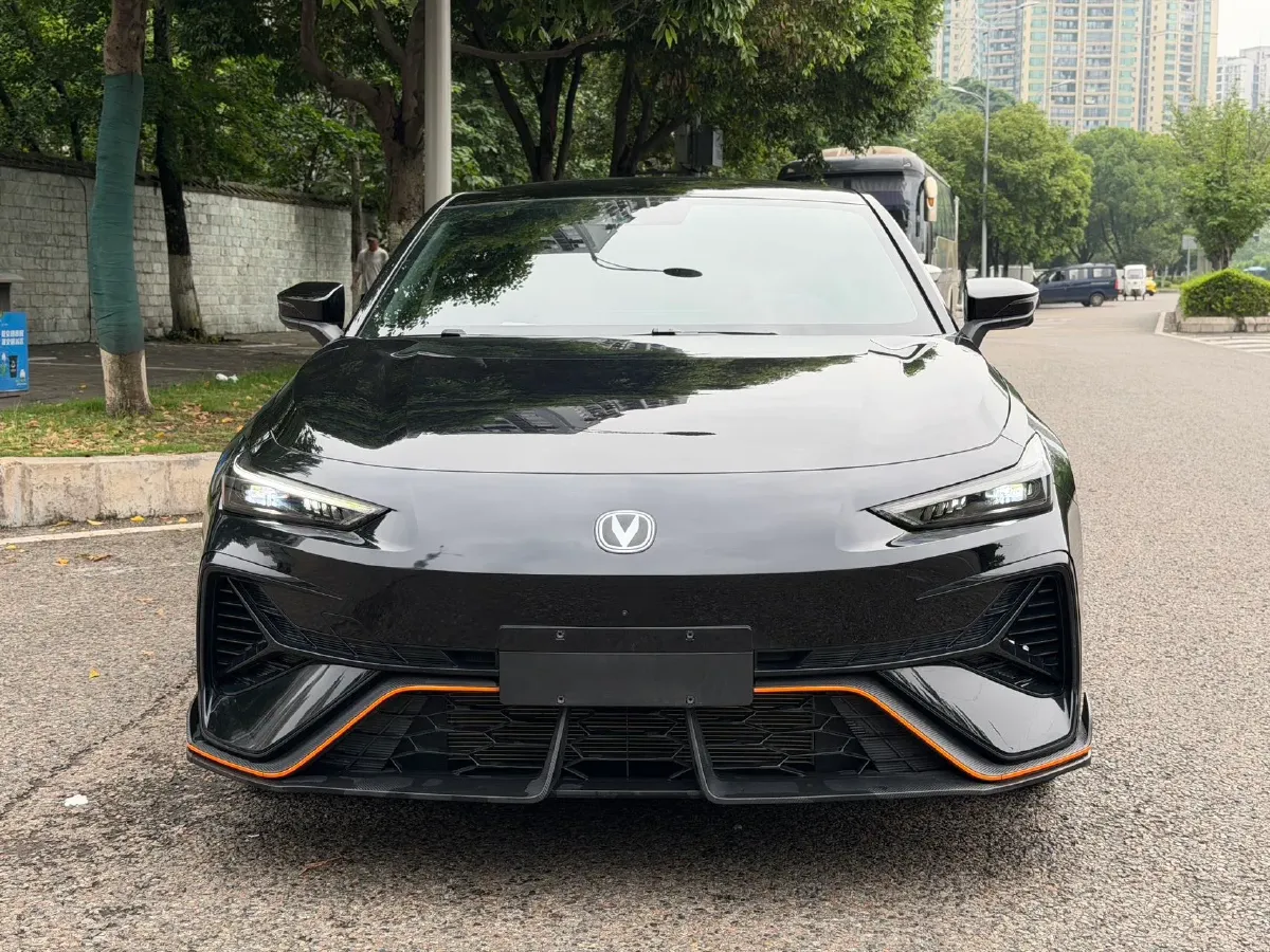 2025 ChangAn UNI-V 2.0T 245HP L4 8AT,autocango,china used car exporter,china ev exporter,chinese used car exporter,chinese used ev exporter