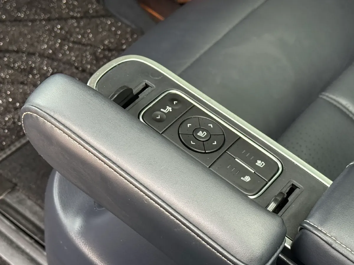 2021 GAC Trumpchi M8 2.0T 252HP L4 8AT,autocango,china used car exporter,china ev exporter,chinese used car exporter,chinese used ev exporter