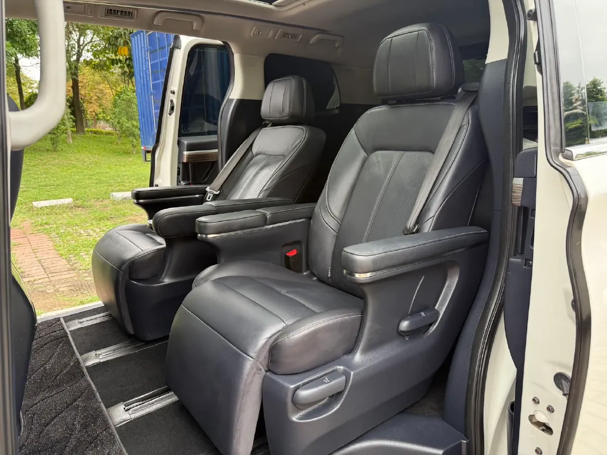 2021 GAC Trumpchi M8 2.0T 252HP L4 8AT,autocango,china used car exporter,china ev exporter,chinese used car exporter,chinese used ev exporter