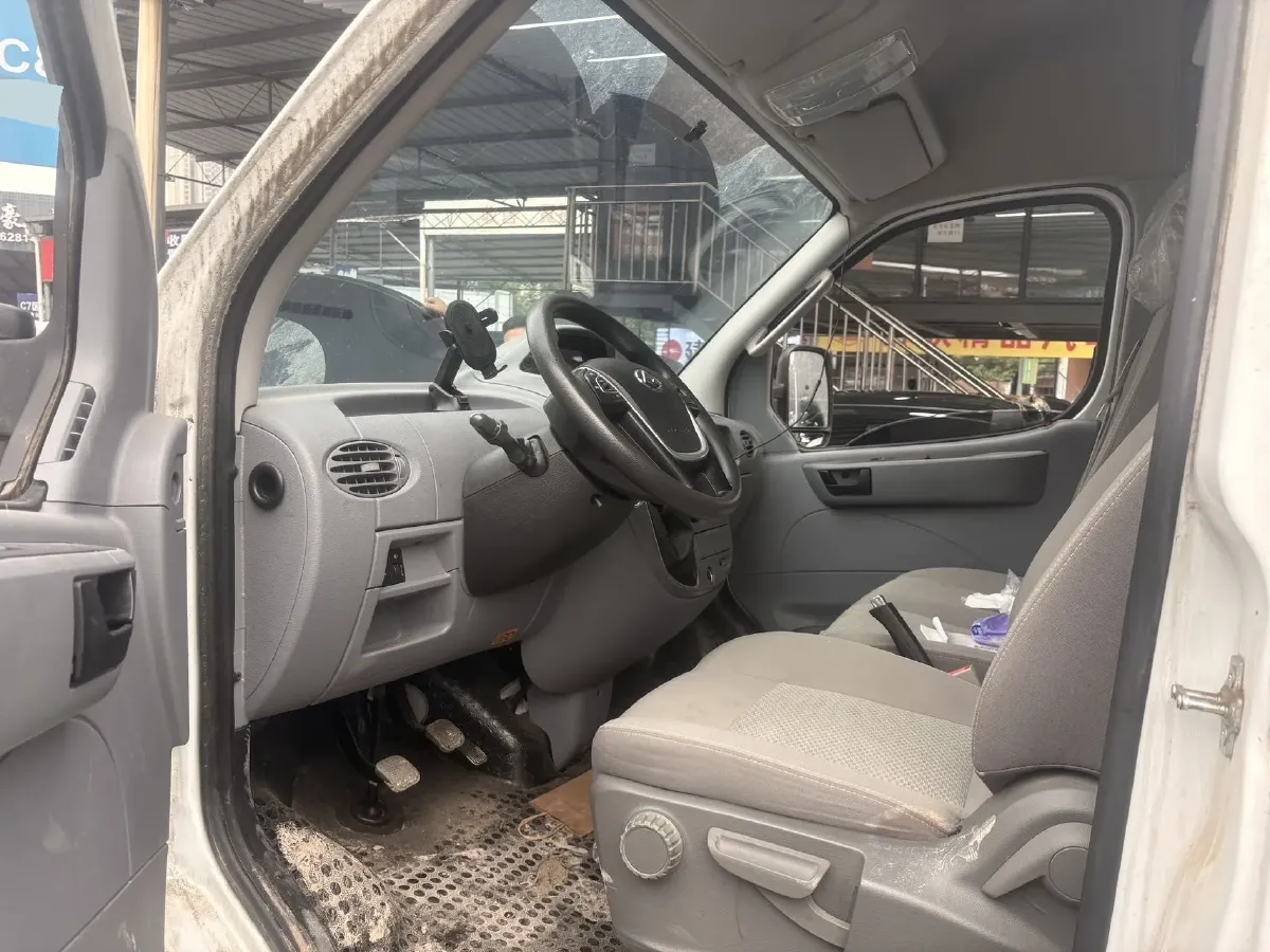 2023 MAXUS XinTu V80 2.0T 127HP L4 6MT,autocango,china used car exporter,china ev exporter,chinese used car exporter,chinese used ev exporter