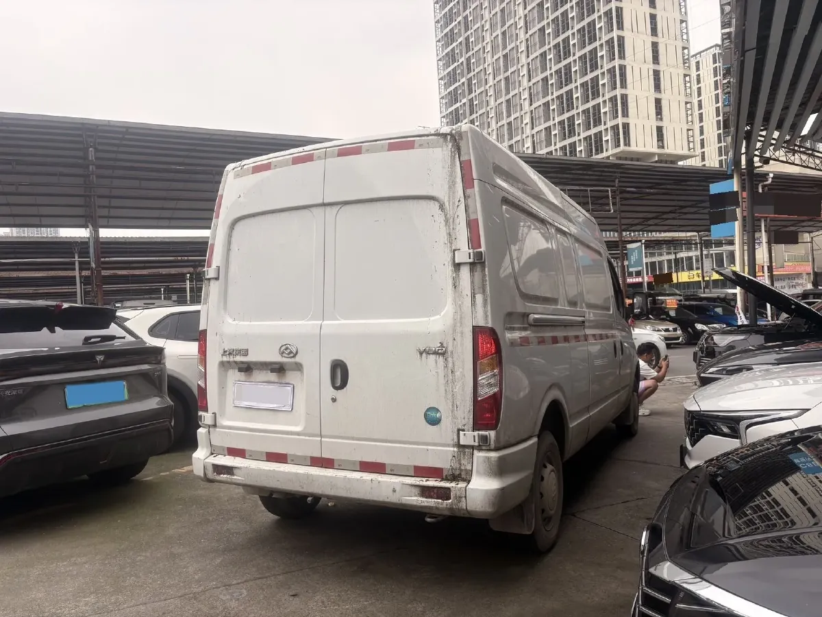 2023 MAXUS XinTu V80 2.0T 127HP L4 6MT,autocango,china used car exporter,china ev exporter,chinese used car exporter,chinese used ev exporter