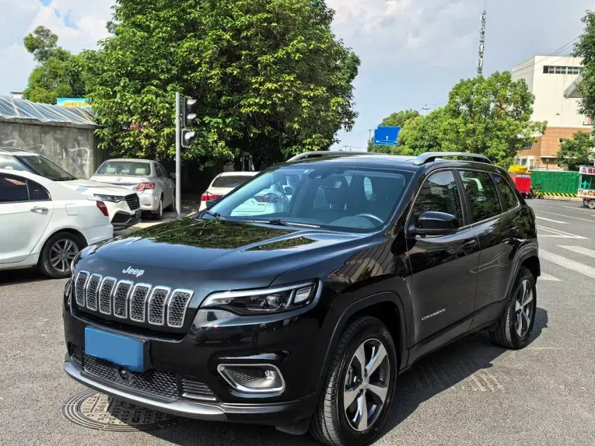 2019 Jeep Cherokee 2.0T 265HP L4 9AT,autocango,china used car exporter,china ev exporter,chinese used car exporter,chinese used ev exporter