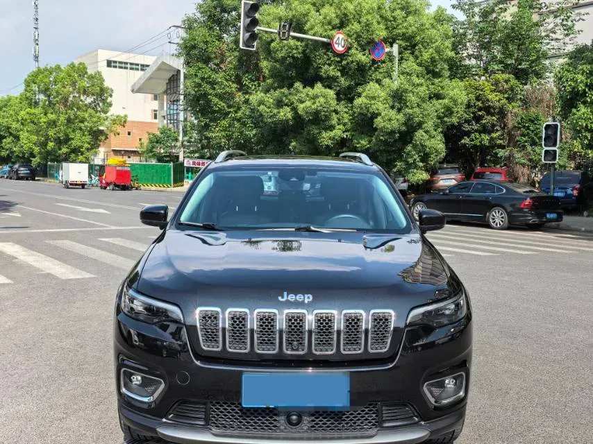 2019 Jeep Cherokee 2.0T 265HP L4 9AT,autocango,china used car exporter,china ev exporter,chinese used car exporter,chinese used ev exporter