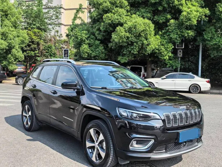 2019 Jeep Cherokee 2.0T 265HP L4 9AT,autocango,china used car exporter,china ev exporter,chinese used car exporter,chinese used ev exporter