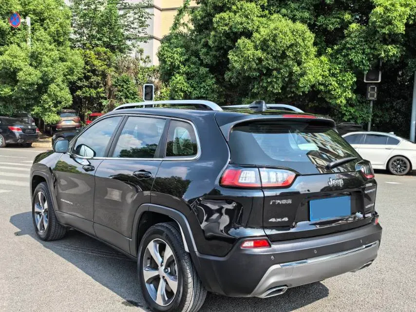 2019 Jeep Cherokee 2.0T 265HP L4 9AT,autocango,china used car exporter,china ev exporter,chinese used car exporter,chinese used ev exporter