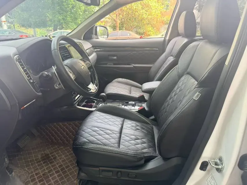 2020 Mitsubishi Outlander 2.4L 192HP L4 CVT,autocango,china used car exporter,china ev exporter,chinese used car exporter,chinese used ev exporter