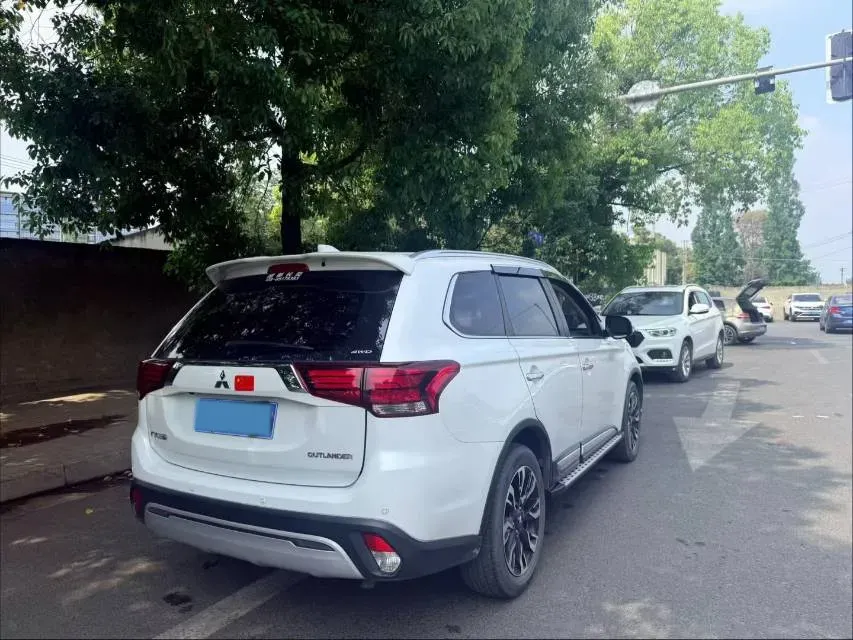 2020 Mitsubishi Outlander 2.4L 192HP L4 CVT,autocango,china used car exporter,china ev exporter,chinese used car exporter,chinese used ev exporter