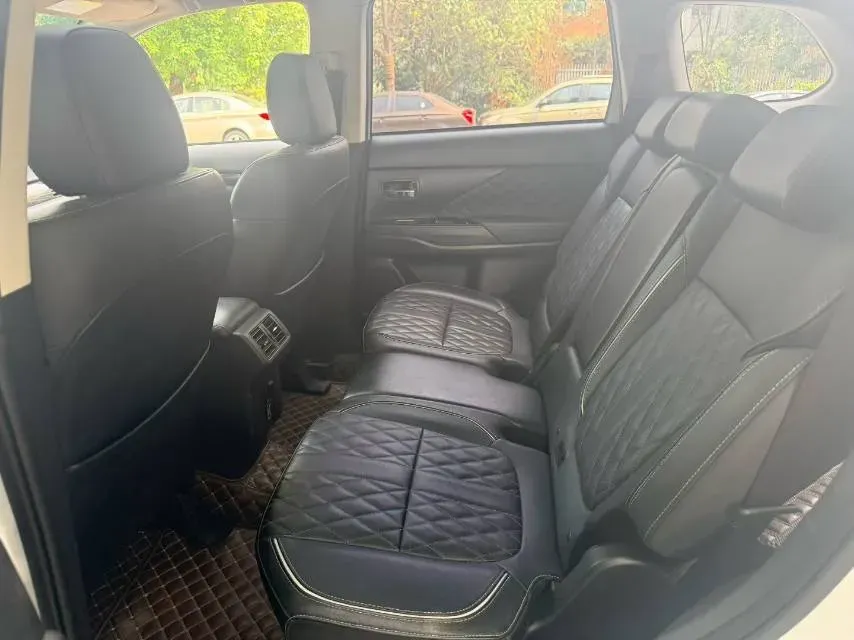 2020 Mitsubishi Outlander 2.4L 192HP L4 CVT,autocango,china used car exporter,china ev exporter,chinese used car exporter,chinese used ev exporter
