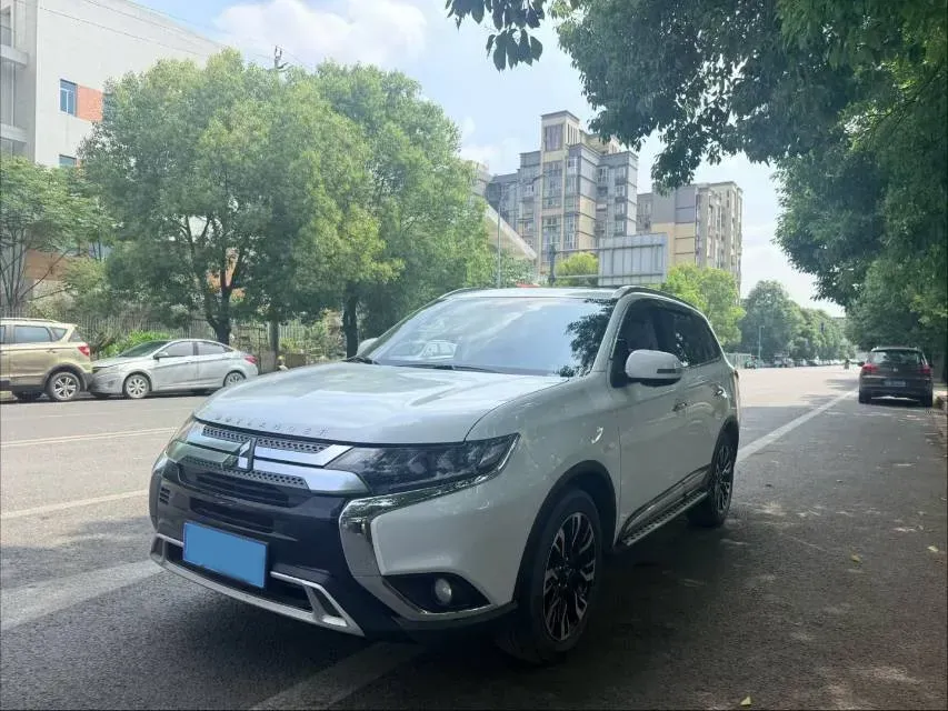 2020 Mitsubishi Outlander 2.4L 192HP L4 CVT,autocango,china used car exporter,china ev exporter,chinese used car exporter,chinese used ev exporter