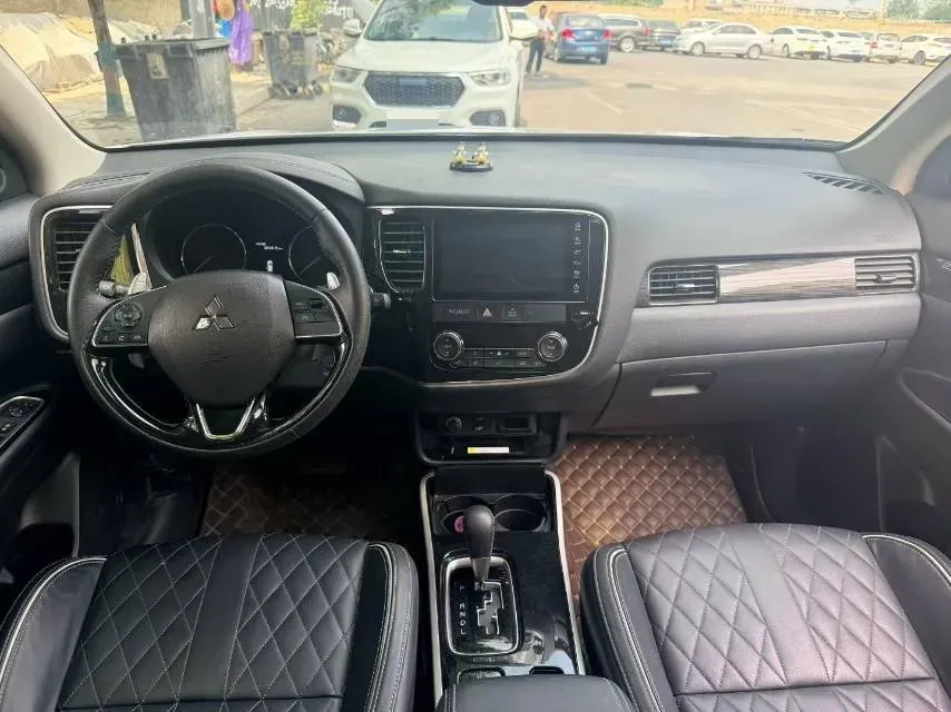 2020 Mitsubishi Outlander 2.4L 192HP L4 CVT,autocango,china used car exporter,china ev exporter,chinese used car exporter,chinese used ev exporter