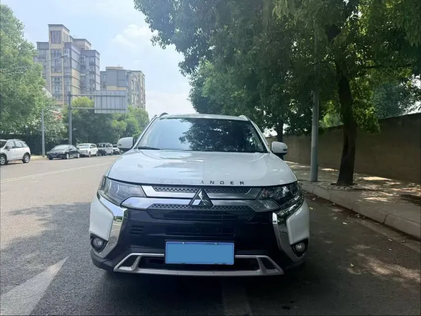 2020 Mitsubishi Outlander 2.4L 192HP L4 CVT,autocango,china used car exporter,china ev exporter,chinese used car exporter,chinese used ev exporter