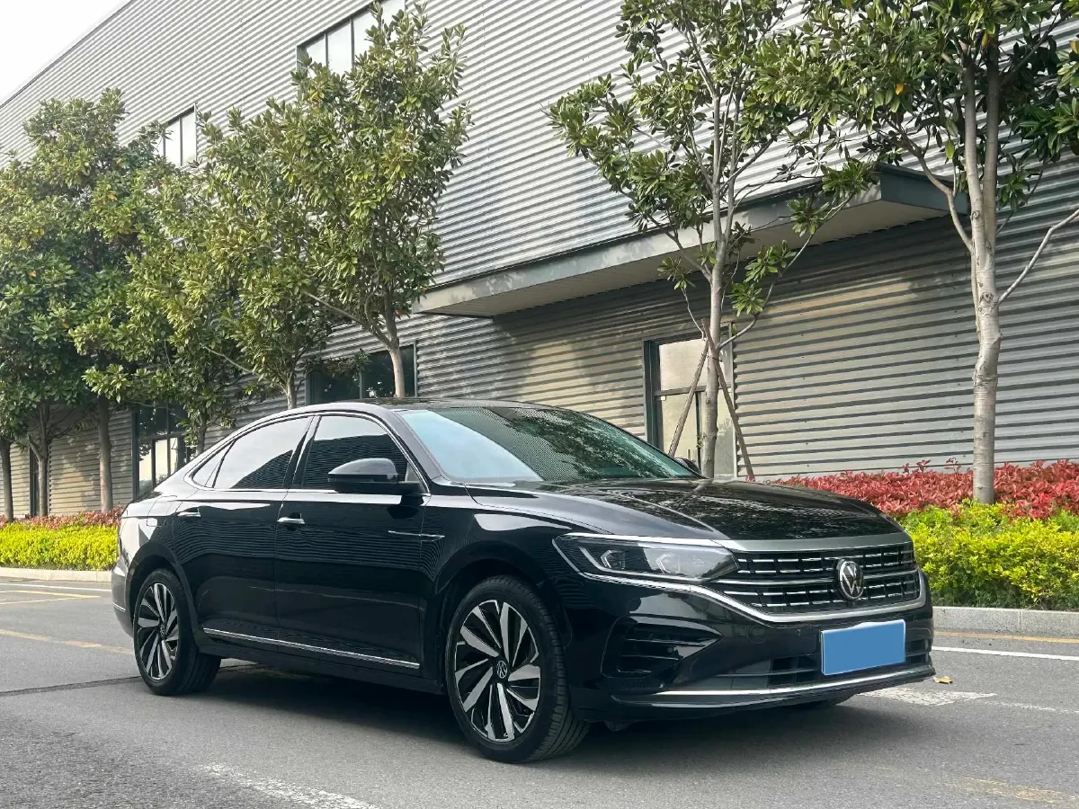 2024 Volkswagen Passat 2.0T 220HP L4 7DCT,autocango,china used car exporter,china ev exporter,chinese used car exporter,chinese used ev exporter