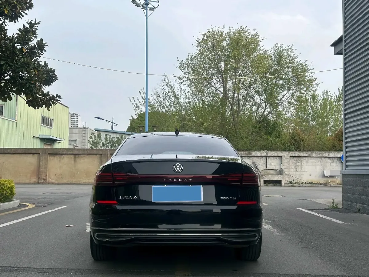 2024 Volkswagen Passat 2.0T 220HP L4 7DCT,autocango,china used car exporter,china ev exporter,chinese used car exporter,chinese used ev exporter