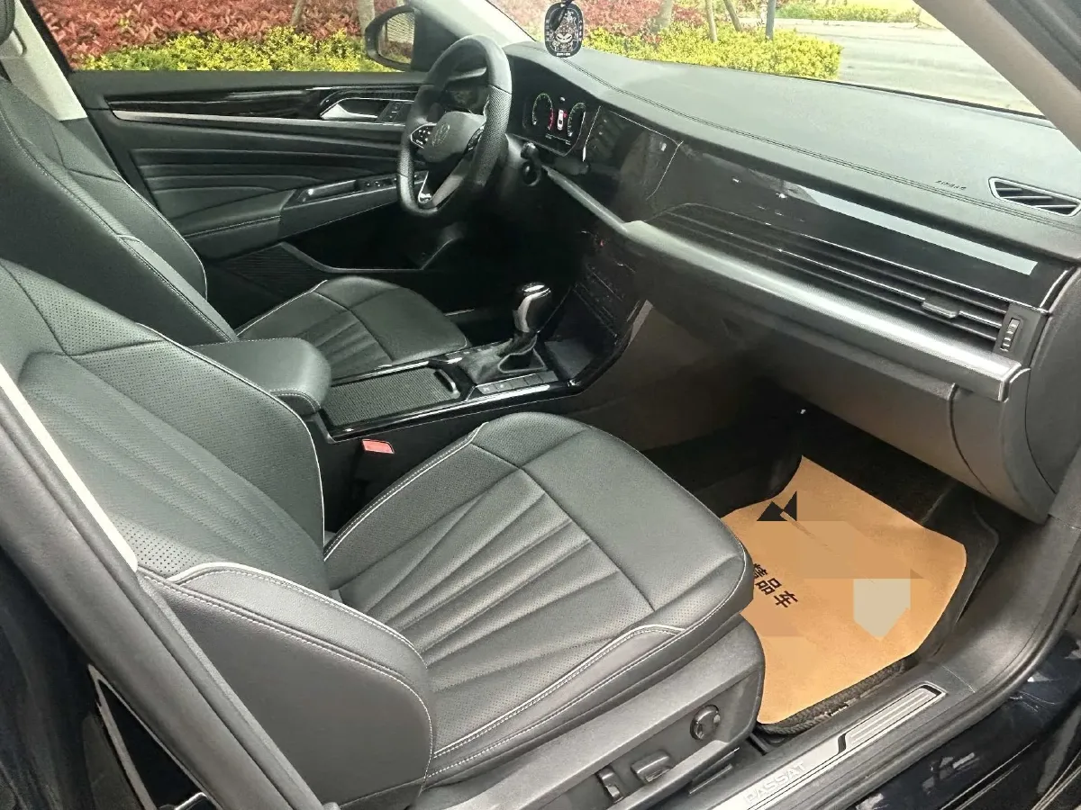 2024 Volkswagen Passat 2.0T 220HP L4 7DCT,autocango,china used car exporter,china ev exporter,chinese used car exporter,chinese used ev exporter