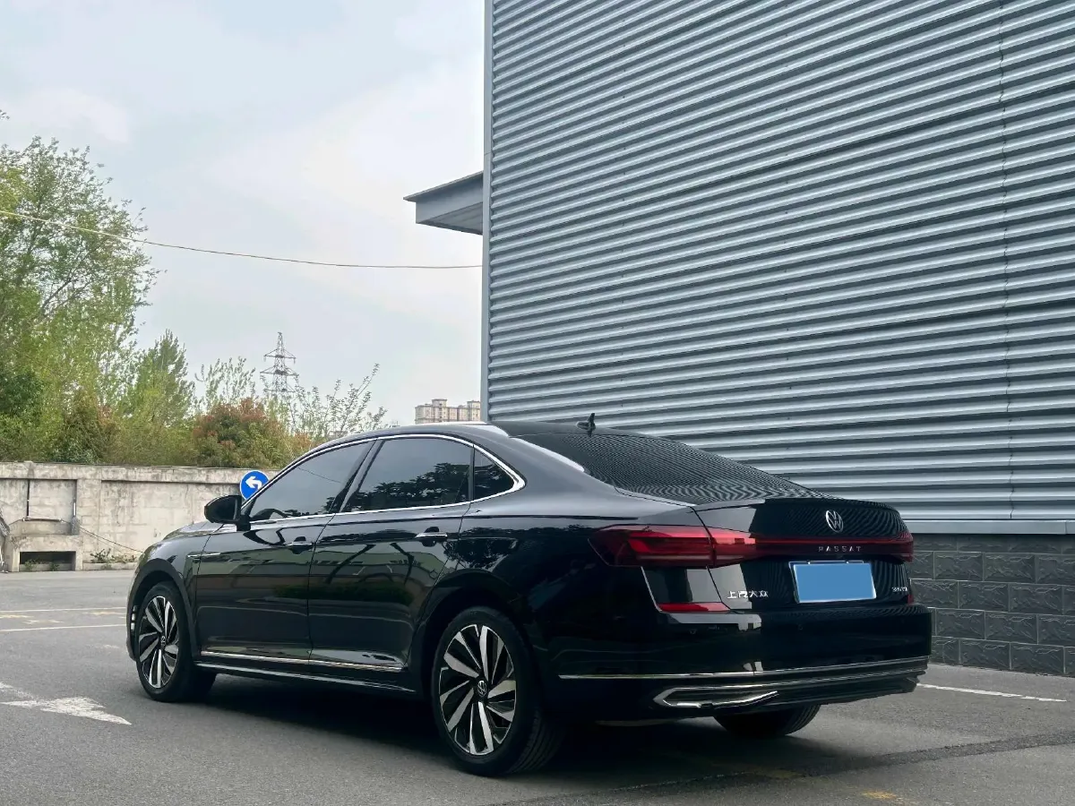 2024 Volkswagen Passat 2.0T 220HP L4 7DCT,autocango,china used car exporter,china ev exporter,chinese used car exporter,chinese used ev exporter