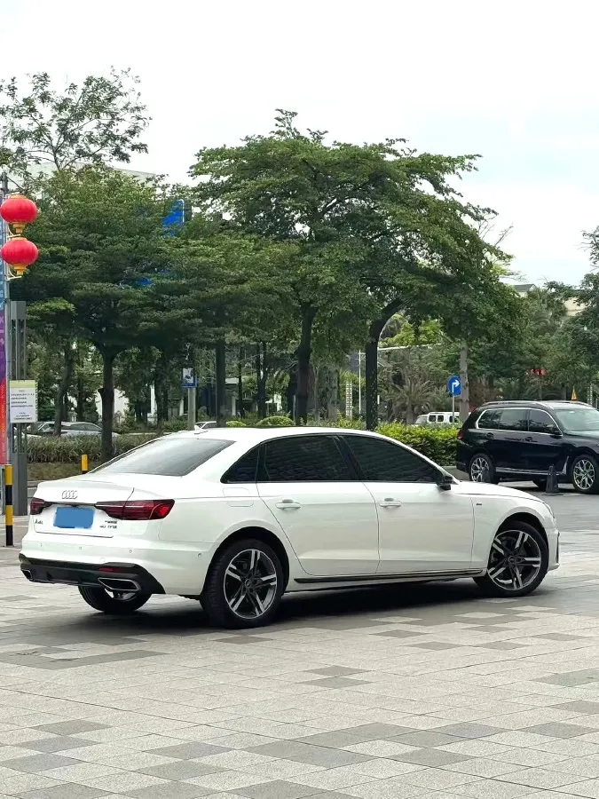 2022 Audi A4L 2.0T 190HP L4 7DCT,autocango,china used car exporter,china ev exporter,chinese used car exporter,chinese used ev exporter