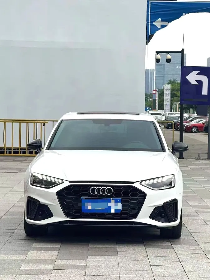 2022 Audi A4L 2.0T 190HP L4 7DCT,autocango,china used car exporter,china ev exporter,chinese used car exporter,chinese used ev exporter