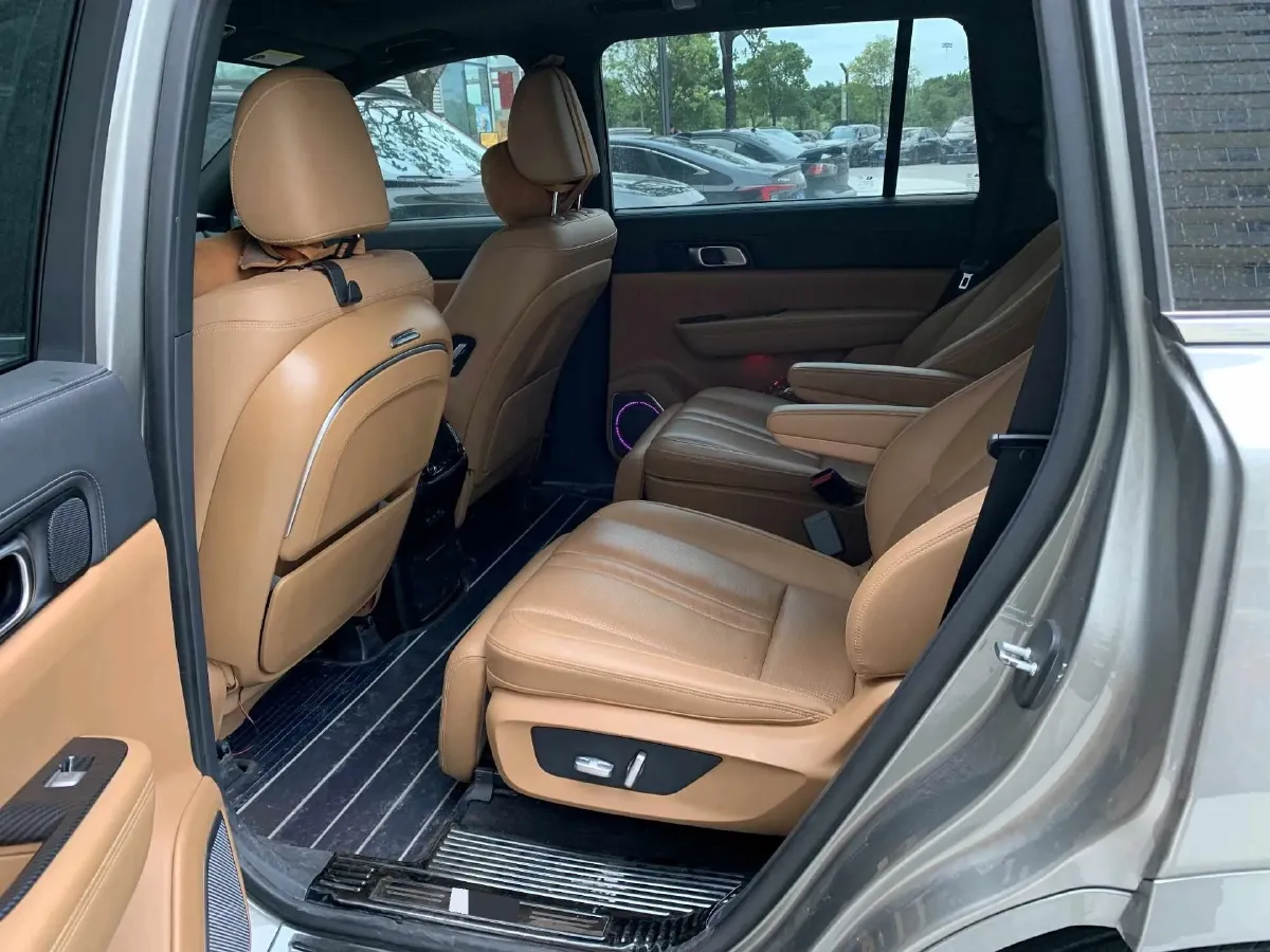2020 Li ONE Range Extended 131HP REEV 40.5KWH,autocango,china used car exporter,china ev exporter,chinese used car exporter,chinese used ev exporter