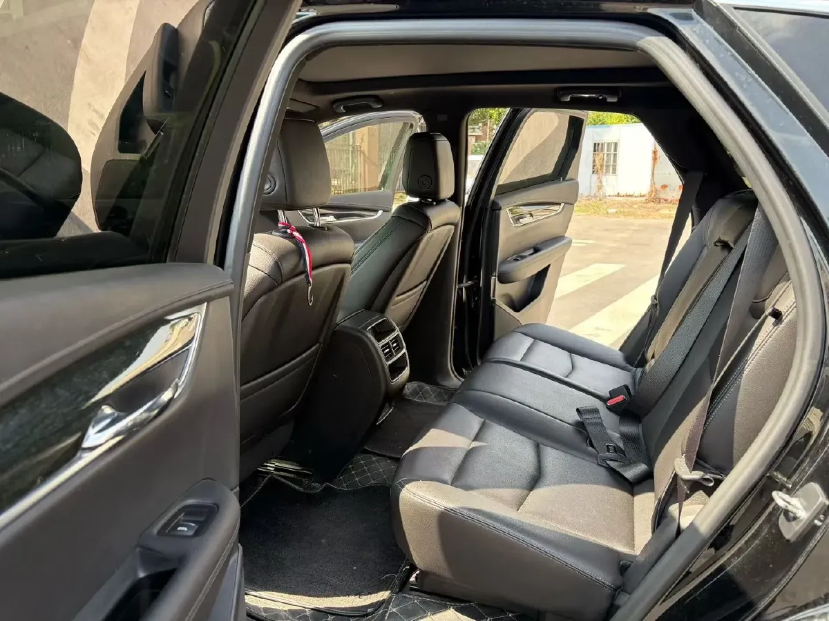 2021 Cadillac XT5 2.0T 237HP L4 9AT,autocango,china used car exporter,china ev exporter,chinese used car exporter,chinese used ev exporter
