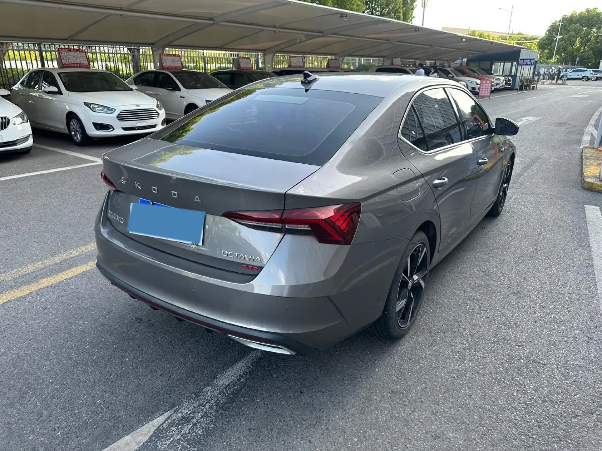 2021 Skoda Octavia 1.4T 150HP L4 7DCT,autocango,china used car exporter,china ev exporter,chinese used car exporter,chinese used ev exporter