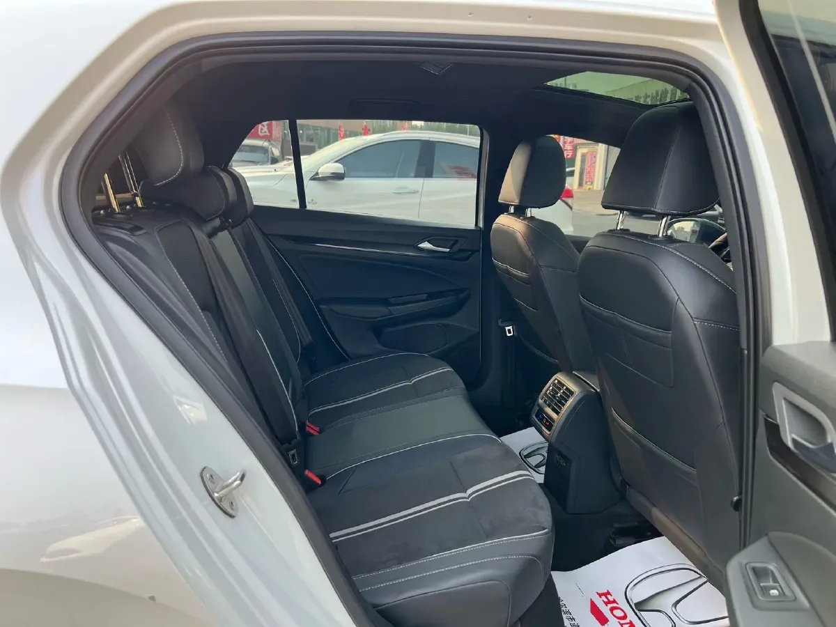 2023 Volkswagen Golf 1.4T 150HP L4 7DCT,autocango,china used car exporter,china ev exporter,chinese used car exporter,chinese used ev exporter