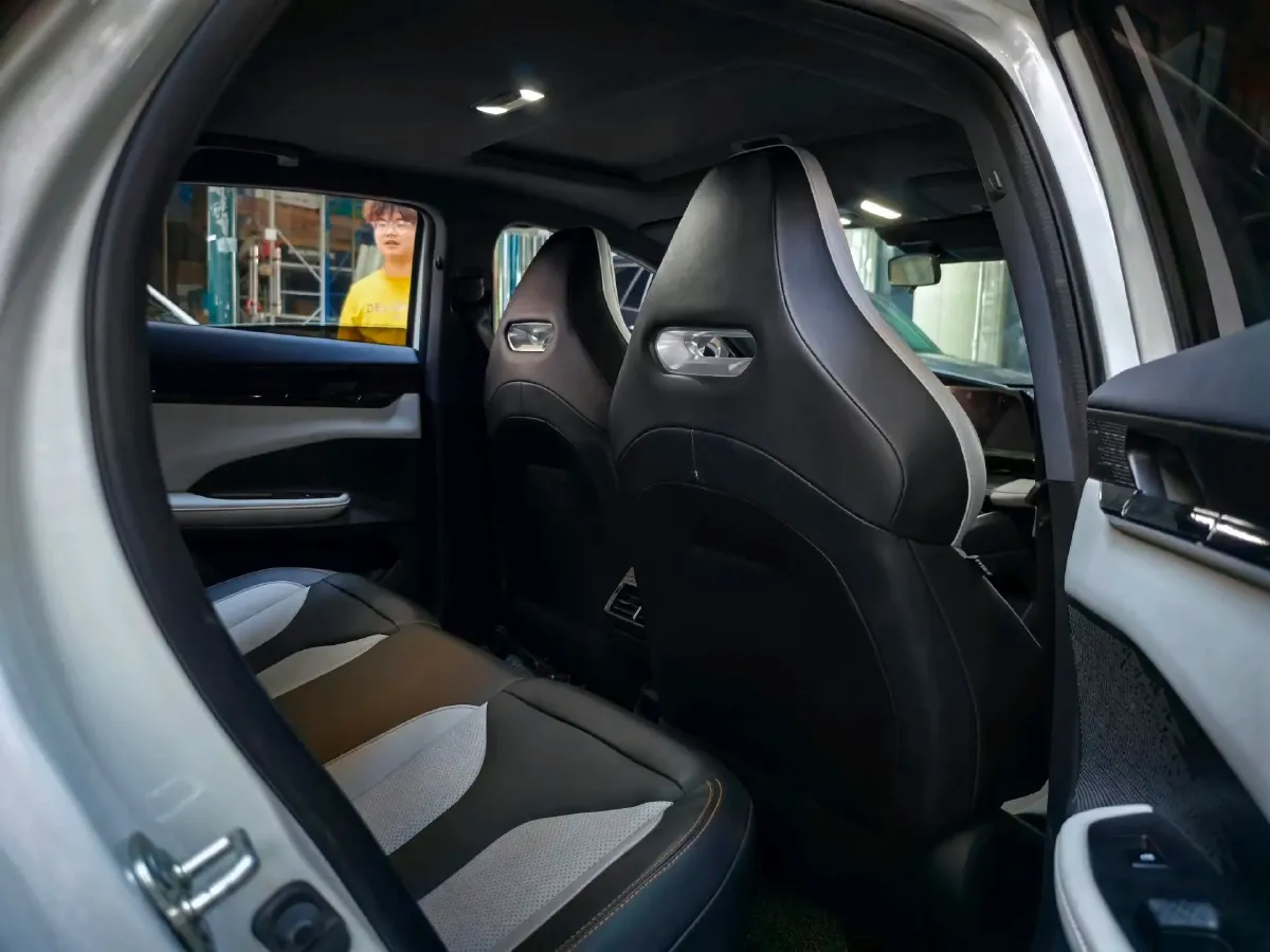 2024 ChangAn UNI-V iDD 1.5L 110HP L4 E-CVT PHEV 18.99KWH,autocango,china used car exporter,china ev exporter,chinese used car exporter,chinese used ev exporter