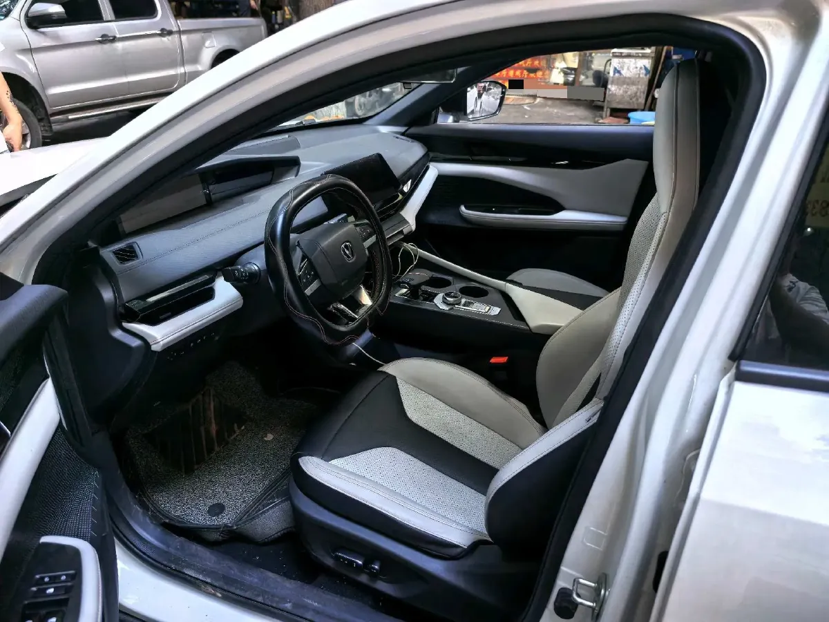 2024 ChangAn UNI-V iDD 1.5L 110HP L4 E-CVT PHEV 18.99KWH,autocango,china used car exporter,china ev exporter,chinese used car exporter,chinese used ev exporter
