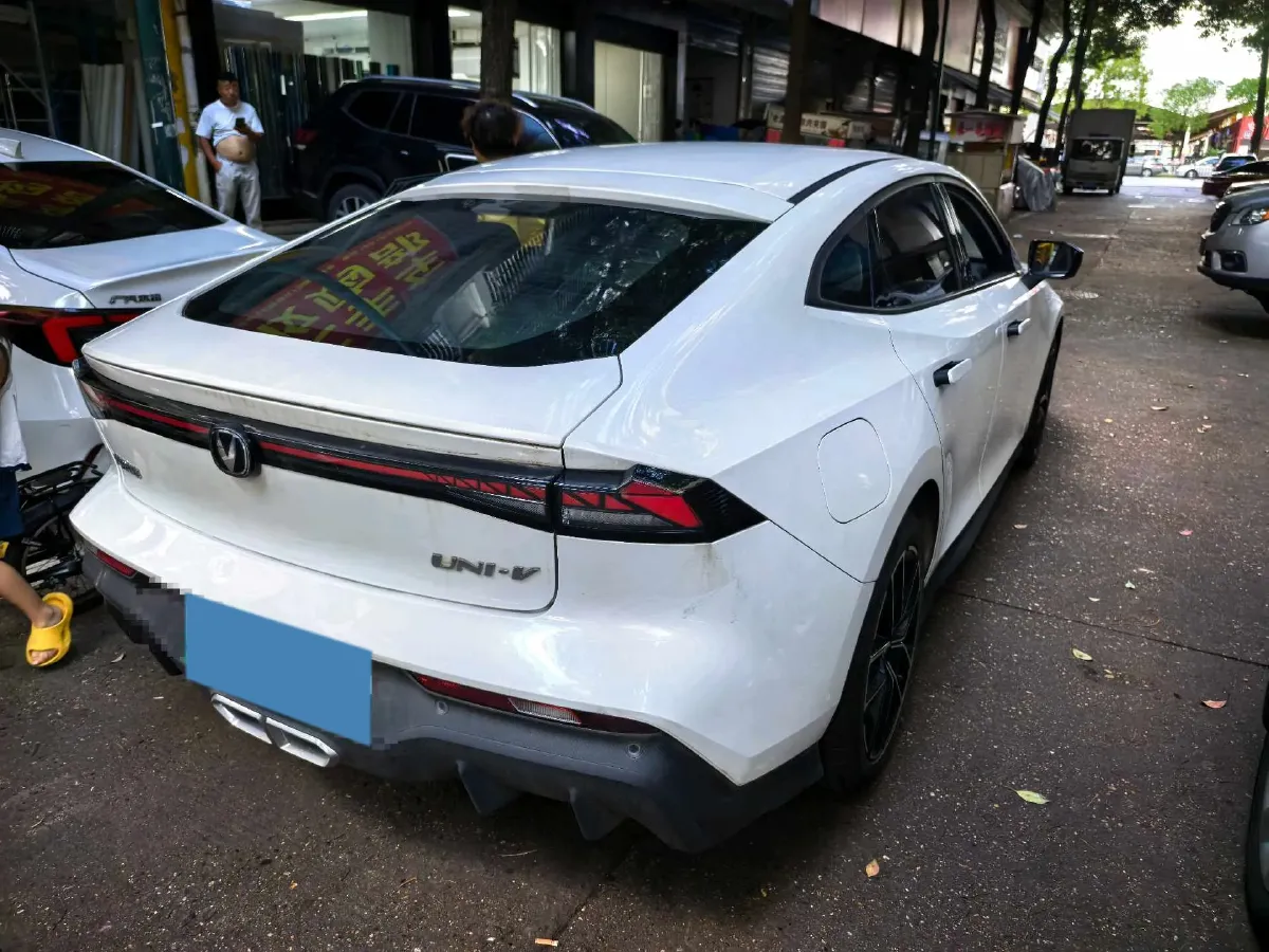 2024 ChangAn UNI-V iDD 1.5L 110HP L4 E-CVT PHEV 18.99KWH,autocango,china used car exporter,china ev exporter,chinese used car exporter,chinese used ev exporter