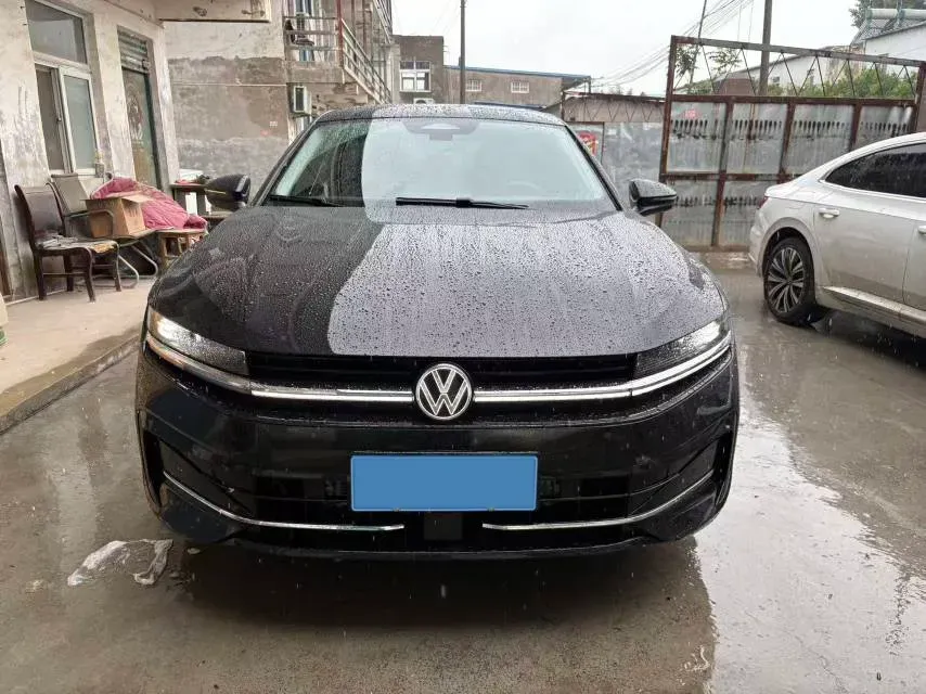 2024 Volkswagen Magotan 2.0T 220HP L4 7DCT,autocango,china used car exporter,china ev exporter,chinese used car exporter,chinese used ev exporter