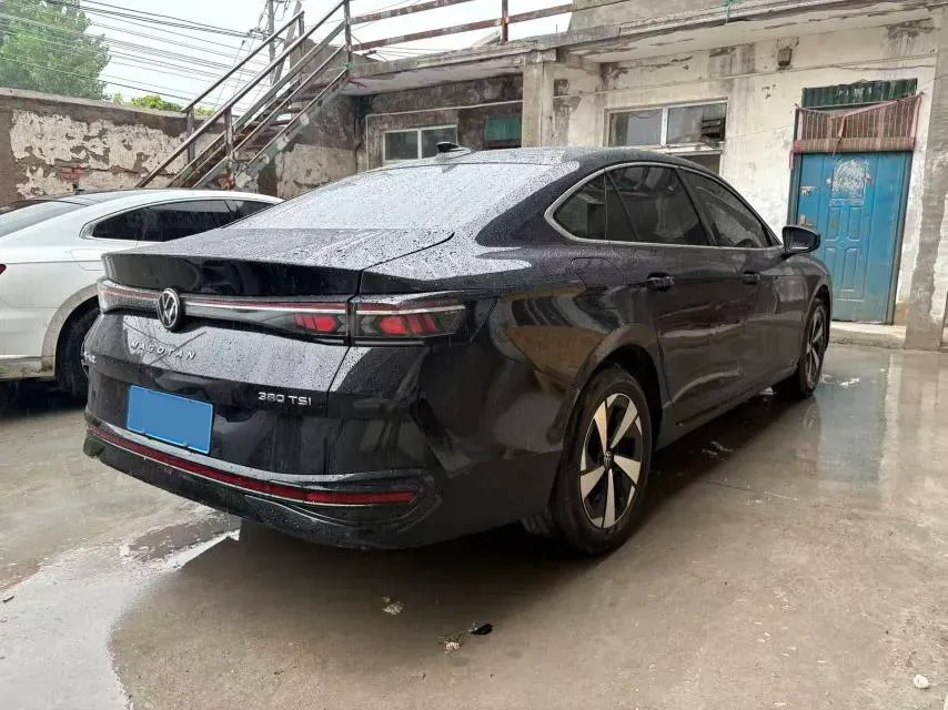 2024 Volkswagen Magotan 2.0T 220HP L4 7DCT,autocango,china used car exporter,china ev exporter,chinese used car exporter,chinese used ev exporter