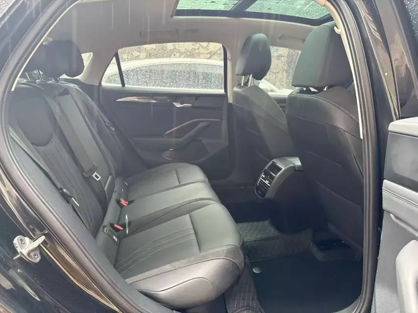 2024 Volkswagen Magotan 2.0T 220HP L4 7DCT,autocango,china used car exporter,china ev exporter,chinese used car exporter,chinese used ev exporter