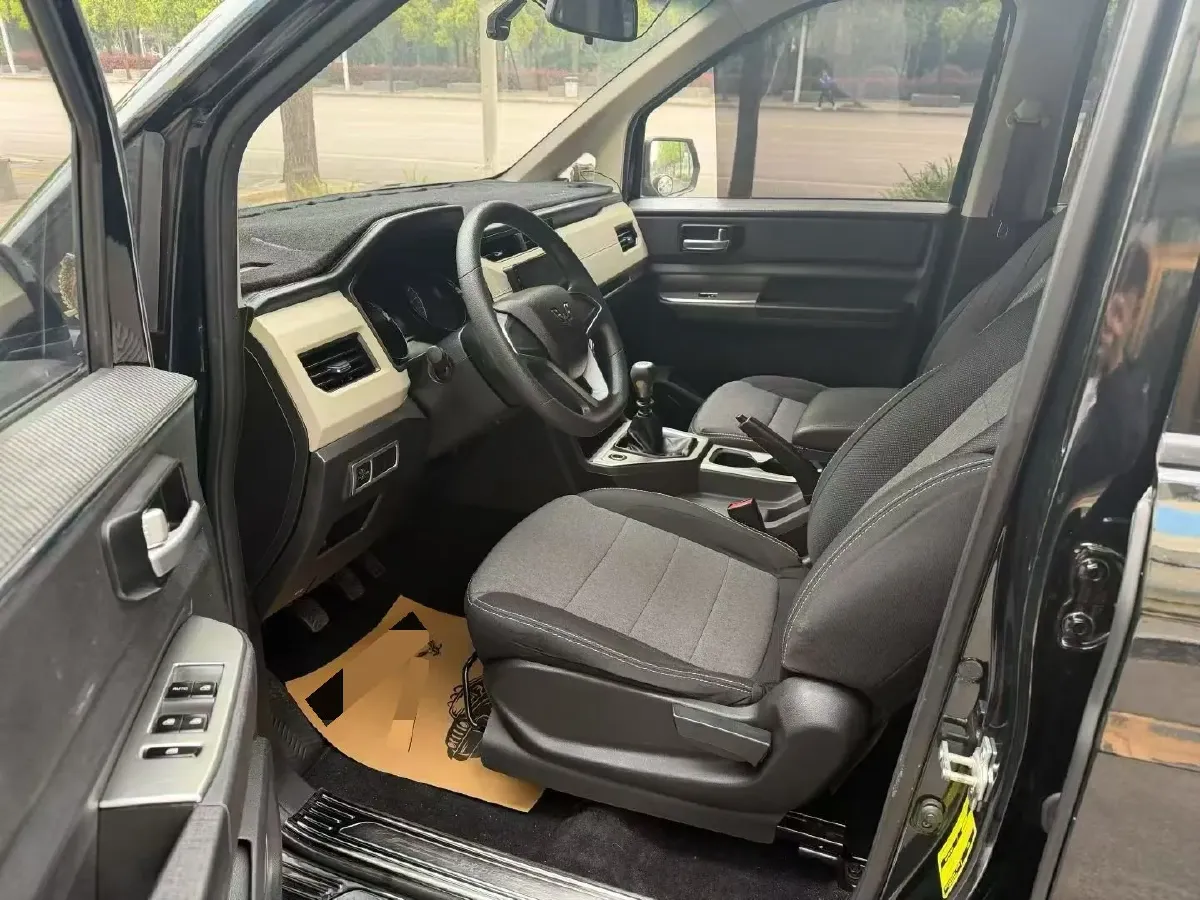 2019 WuLing HongGuang Plus 1.5T 147HP L4 6MT,autocango,china used car exporter,china ev exporter,chinese used car exporter,chinese used ev exporter