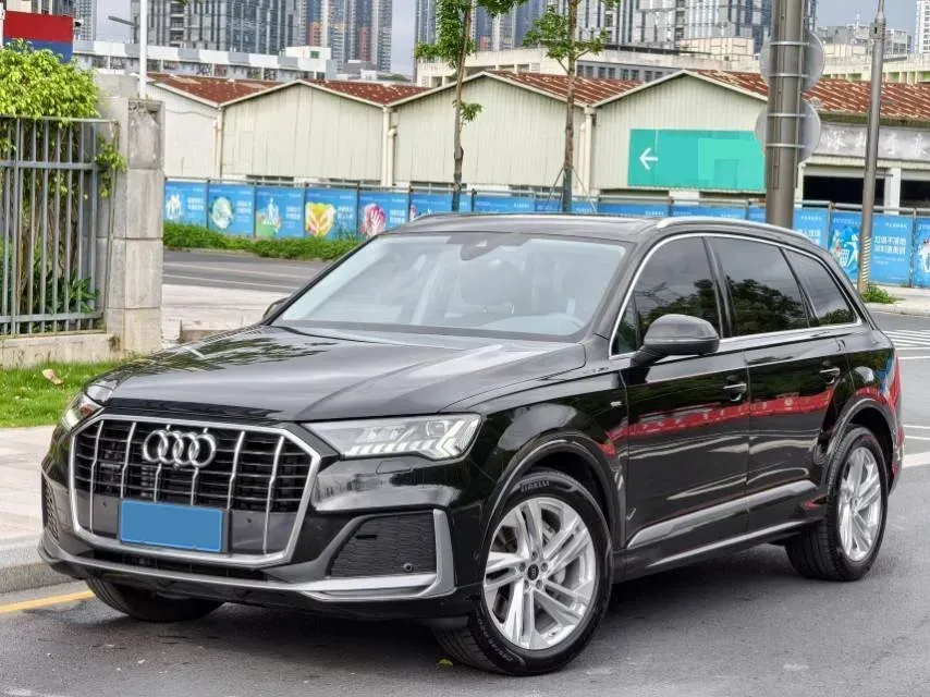 2023 Audi Q7 2.0T 265HP L4 8AT,autocango,china used car exporter,china ev exporter,chinese used car exporter,chinese used ev exporter