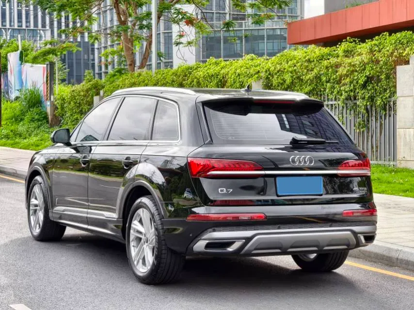 2023 Audi Q7 2.0T 265HP L4 8AT,autocango,china used car exporter,china ev exporter,chinese used car exporter,chinese used ev exporter