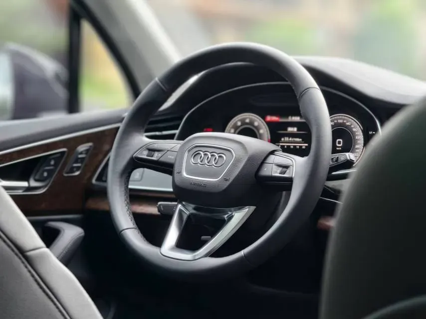 2023 Audi Q7 2.0T 265HP L4 8AT,autocango,china used car exporter,china ev exporter,chinese used car exporter,chinese used ev exporter