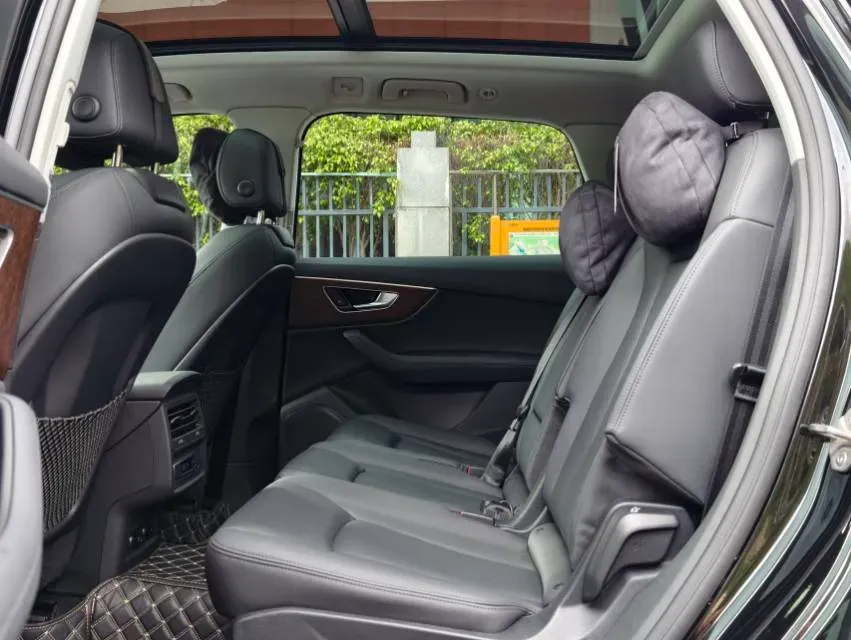 2023 Audi Q7 2.0T 265HP L4 8AT,autocango,china used car exporter,china ev exporter,chinese used car exporter,chinese used ev exporter