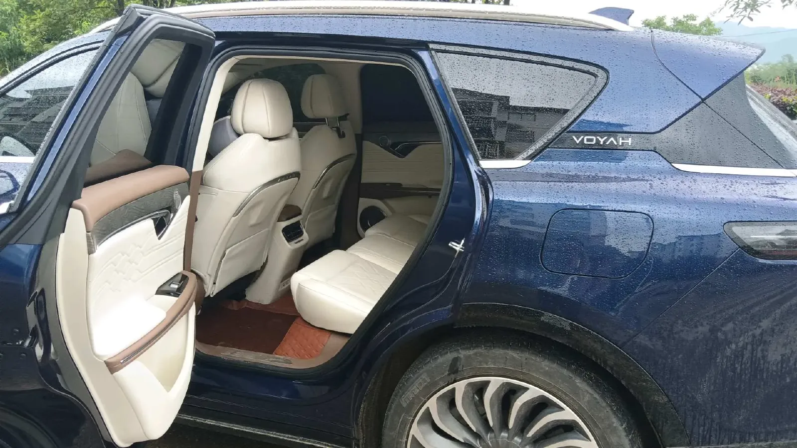 2021 Voyah FREE Range Extended 109HP REEV 33KWH,autocango,china used car exporter,china ev exporter,chinese used car exporter,chinese used ev exporter