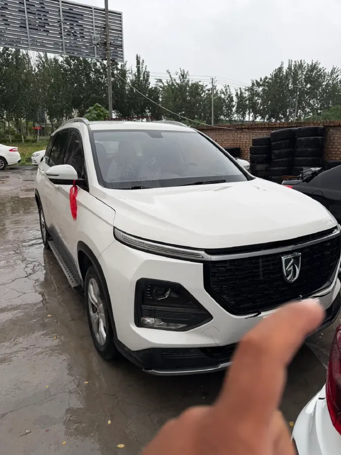 2020 BaoJun 530 1.5T 147HP L4 6MT,autocango,china used car exporter,china ev exporter,chinese used car exporter,chinese used ev exporter