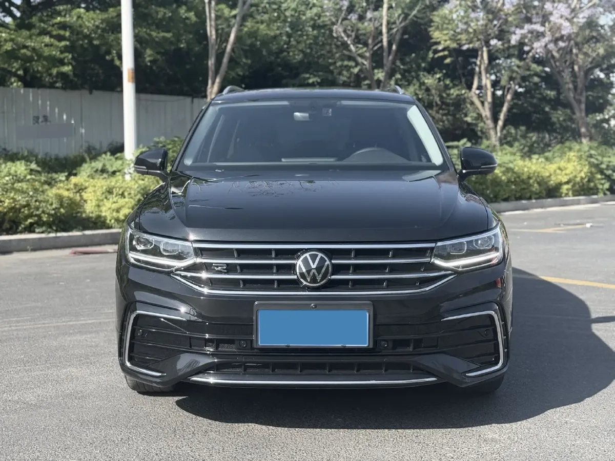 2024 Volkswagen Tiguan L 2.0T 186HP L4 7DCT,autocango,china used car exporter,china ev exporter,chinese used car exporter,chinese used ev exporter