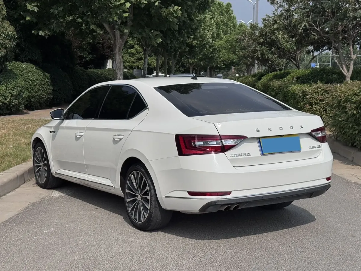 2018 Skoda Superb 1.8T 180HP L4 7DCT,autocango,china used car exporter,china ev exporter,chinese used car exporter,chinese used ev exporter