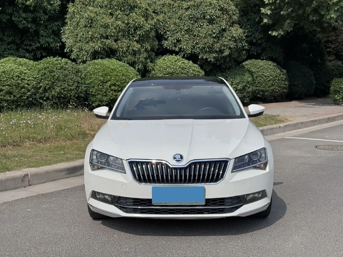 2018 Skoda Superb 1.8T 180HP L4 7DCT,autocango,china used car exporter,china ev exporter,chinese used car exporter,chinese used ev exporter