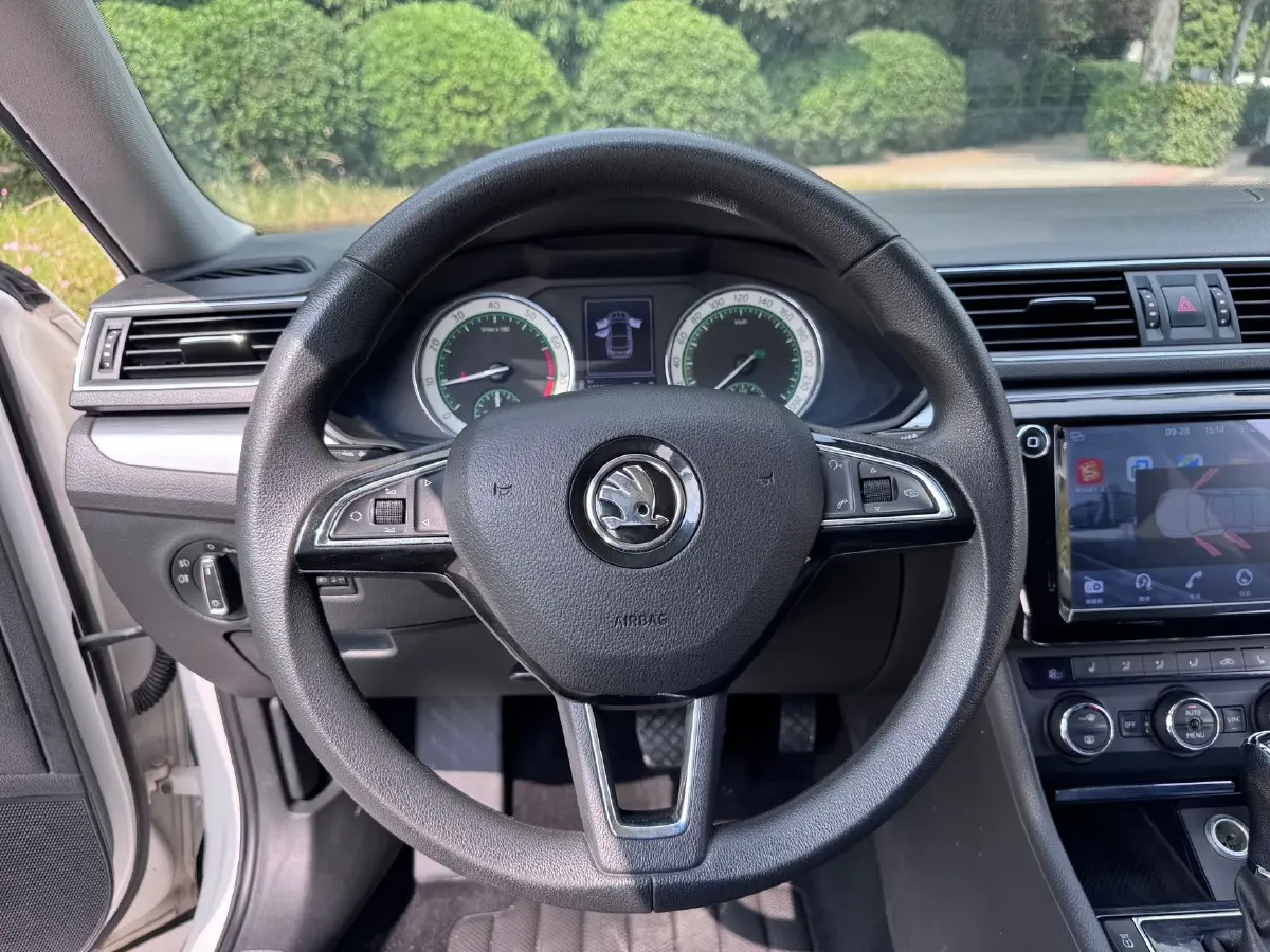 2018 Skoda Superb 1.8T 180HP L4 7DCT,autocango,china used car exporter,china ev exporter,chinese used car exporter,chinese used ev exporter