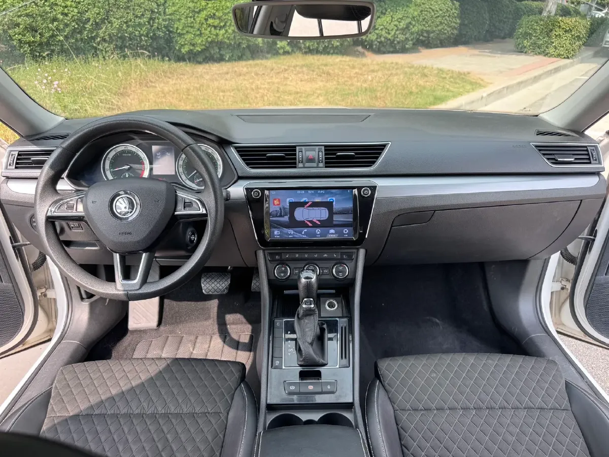 2018 Skoda Superb 1.8T 180HP L4 7DCT,autocango,china used car exporter,china ev exporter,chinese used car exporter,chinese used ev exporter