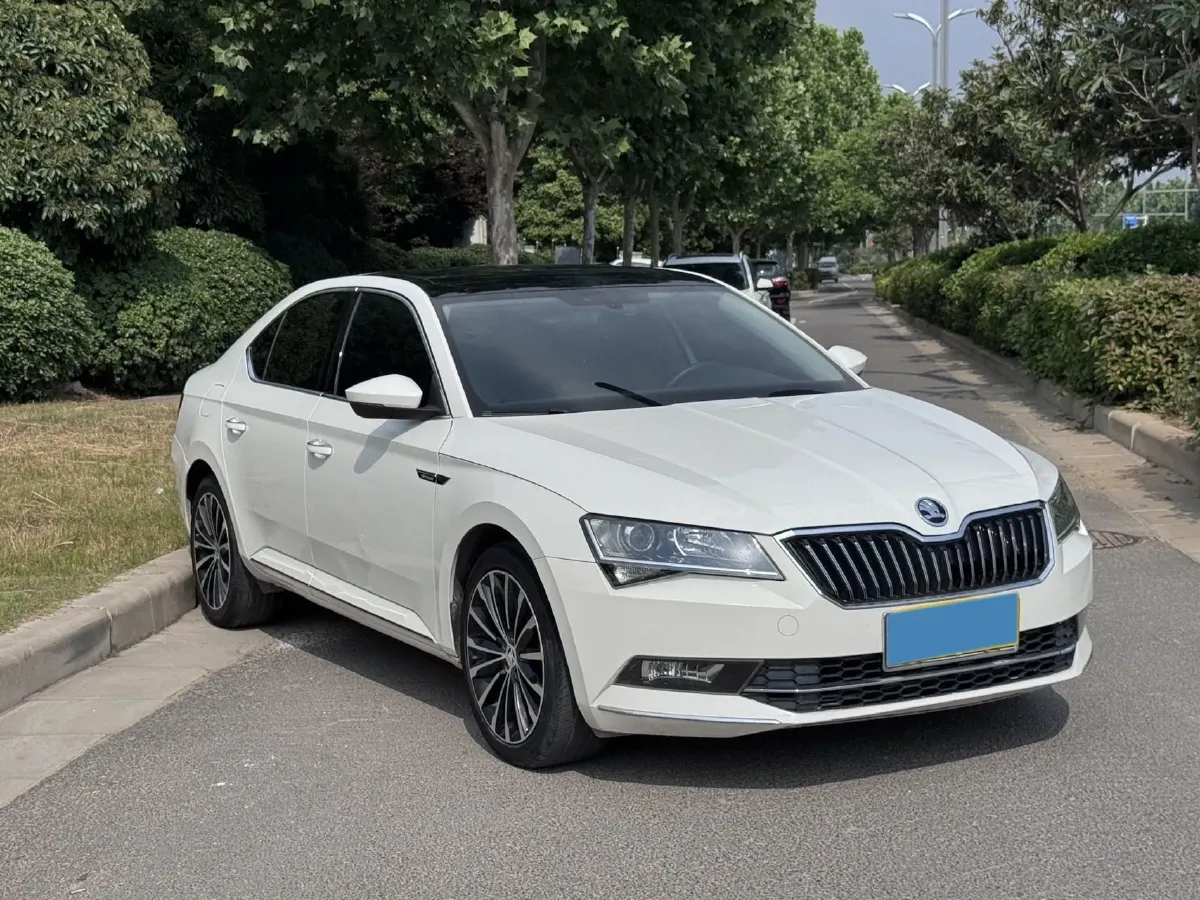 2018 Skoda Superb 1.8T 180HP L4 7DCT,autocango,china used car exporter,china ev exporter,chinese used car exporter,chinese used ev exporter