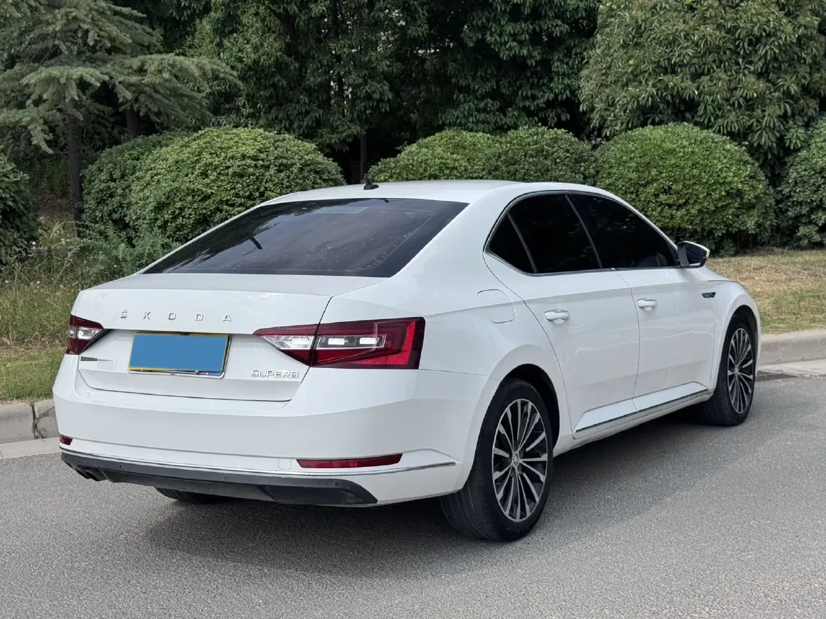 2018 Skoda Superb 1.8T 180HP L4 7DCT,autocango,china used car exporter,china ev exporter,chinese used car exporter,chinese used ev exporter