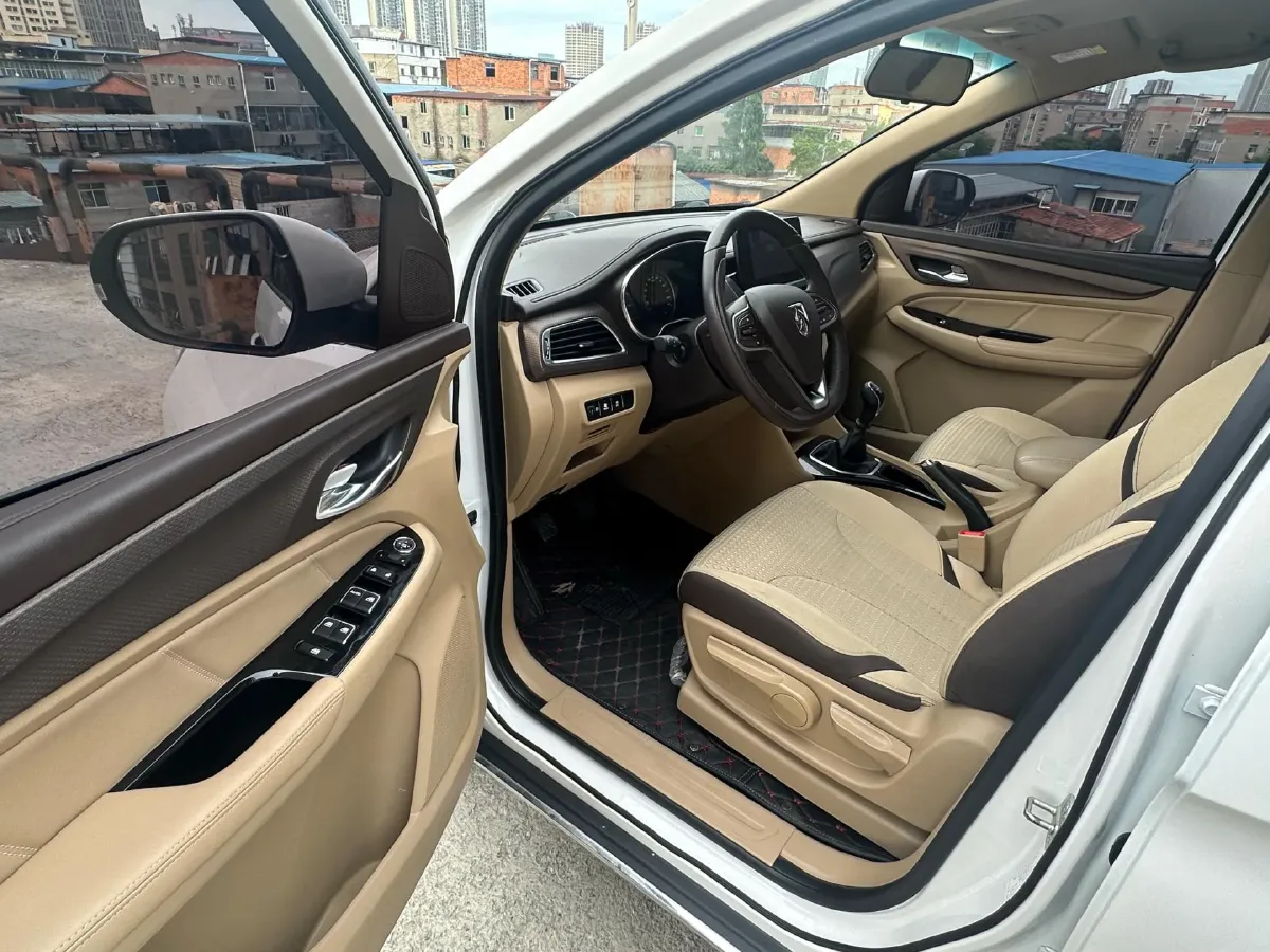 2017 BaoJun 730 1.5T 150HP L4 6MT,autocango,china used car exporter,china ev exporter,chinese used car exporter,chinese used ev exporter