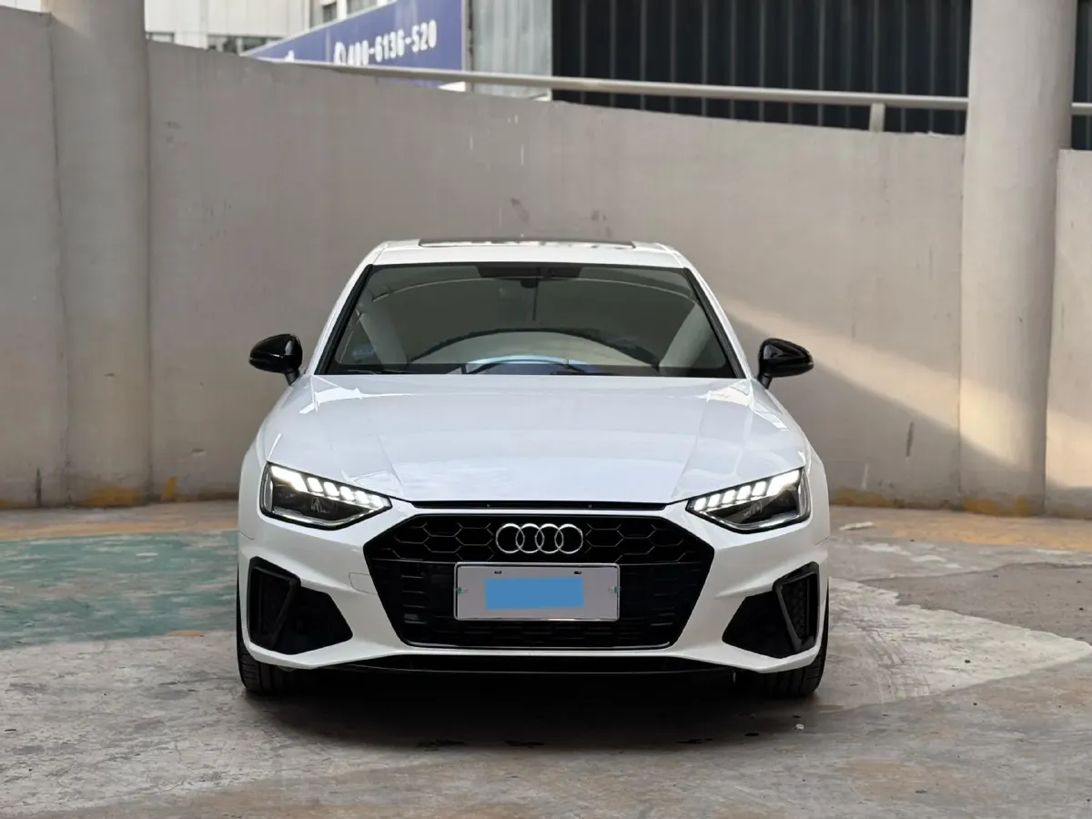 2024 Audi A4L 2.0T 190HP L4 7DCT,autocango,china used car exporter,china ev exporter,chinese used car exporter,chinese used ev exporter