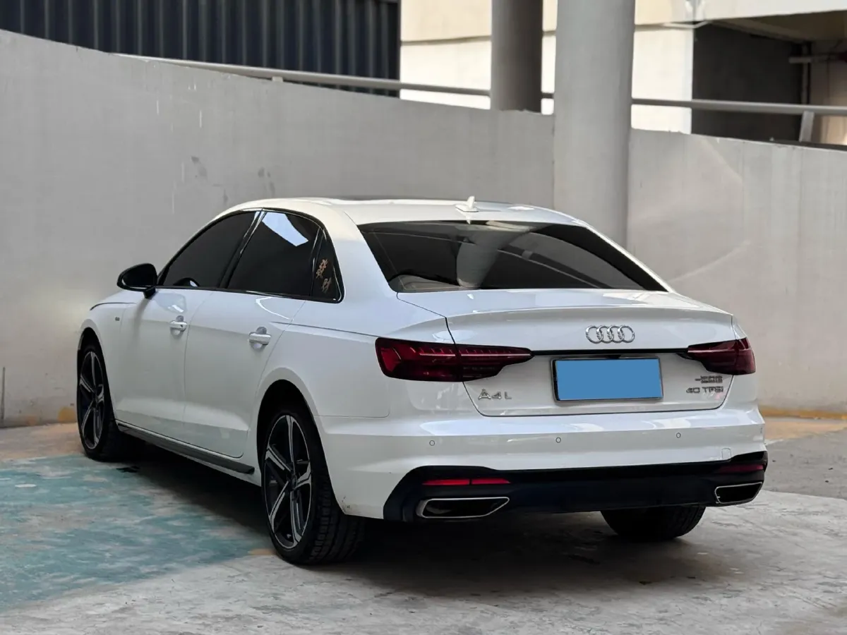 2024 Audi A4L 2.0T 190HP L4 7DCT,autocango,china used car exporter,china ev exporter,chinese used car exporter,chinese used ev exporter