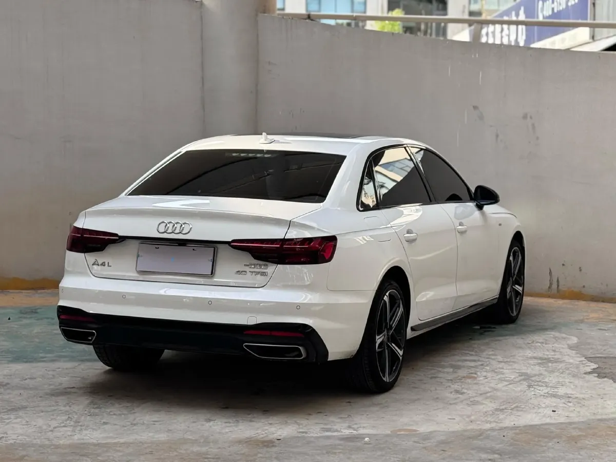 2024 Audi A4L 2.0T 190HP L4 7DCT,autocango,china used car exporter,china ev exporter,chinese used car exporter,chinese used ev exporter